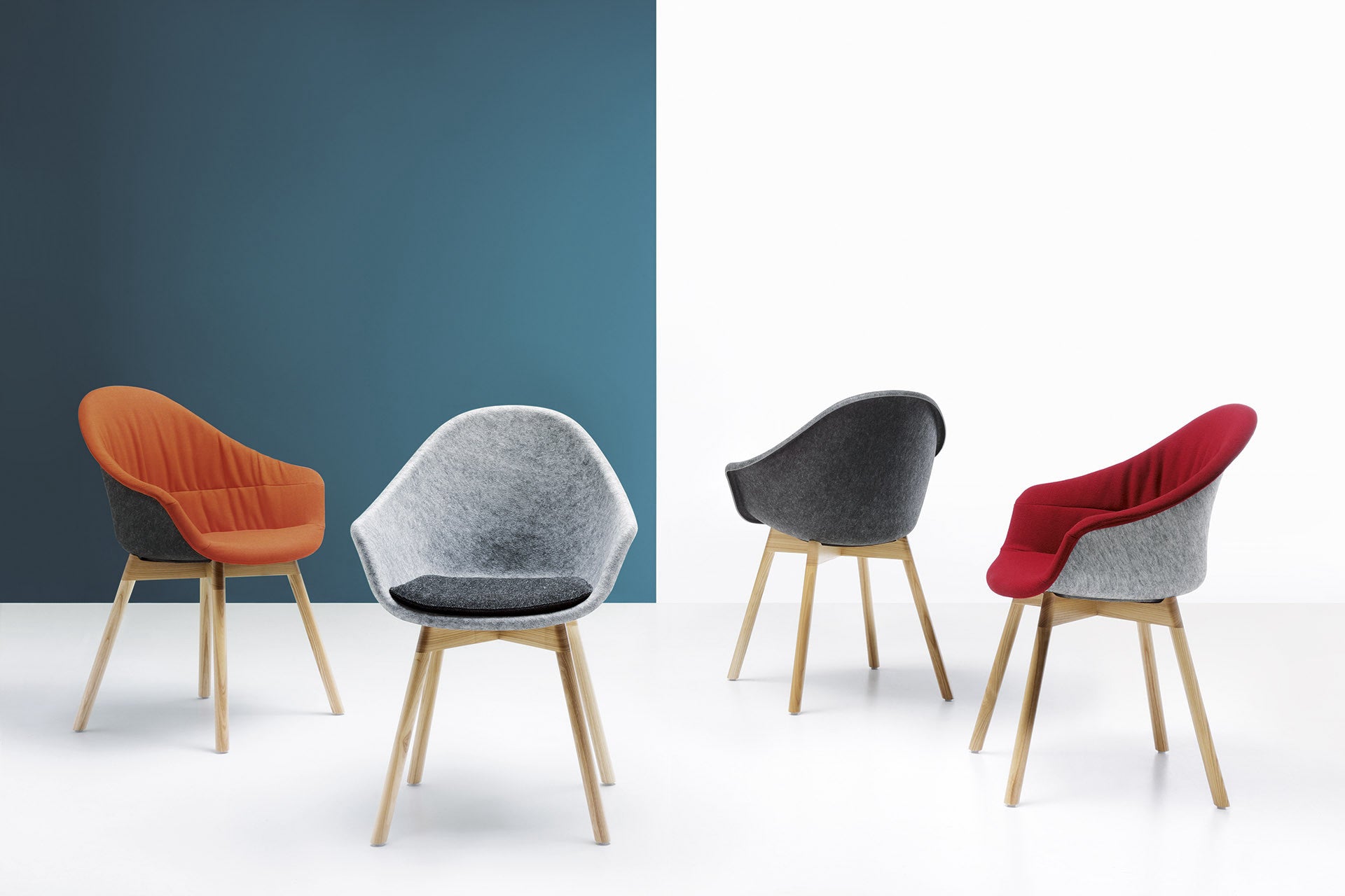 Mamu Moulded fleece Chair, Wooden Leg