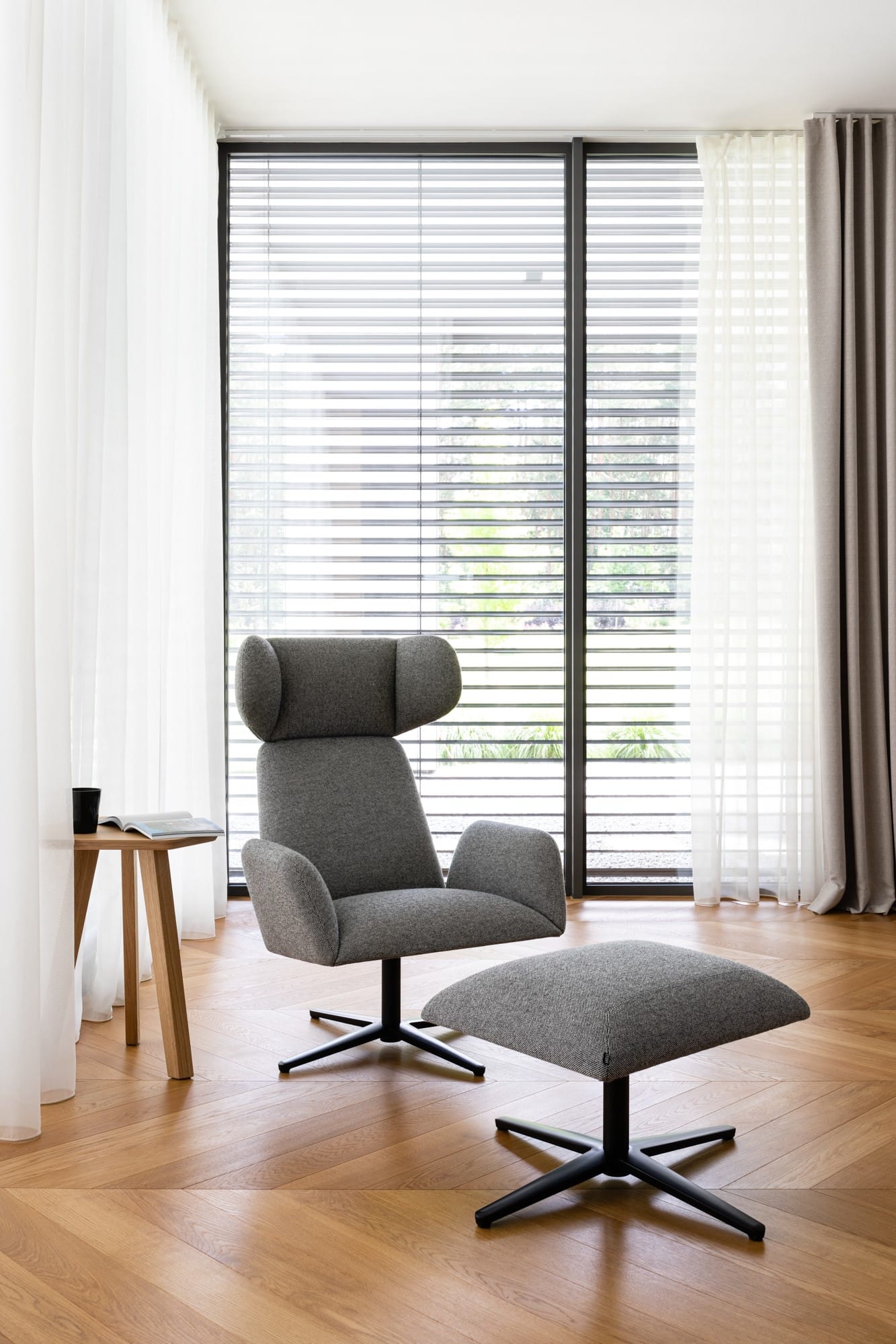 Manta Armchair Lounge, Metal Legs (MA1Z)