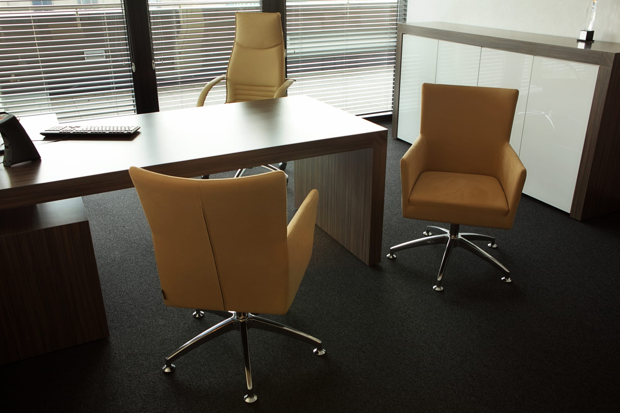 Time Self Centering 4 Star Base Meeting Chair