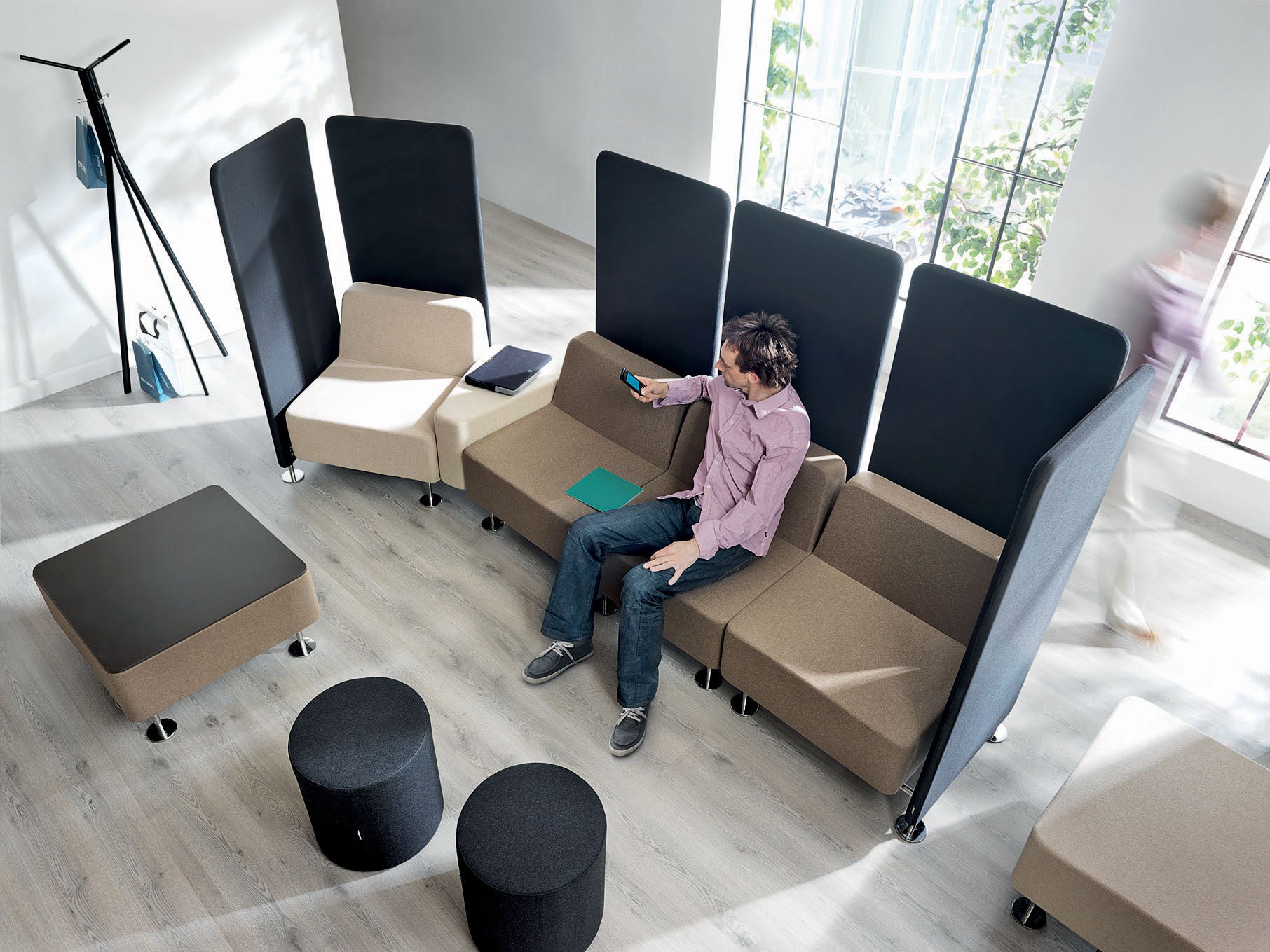 Wall In Armchair with 3 Partition Walls - Model 23