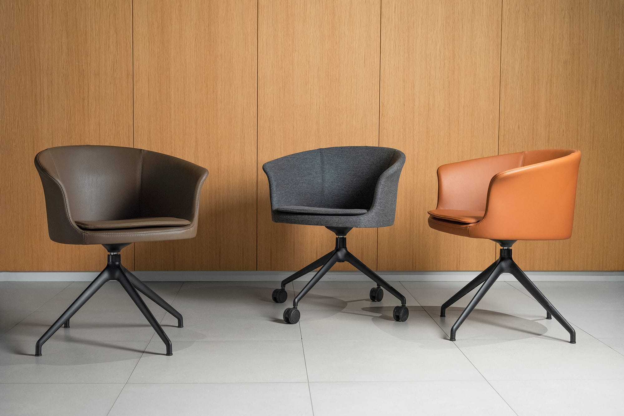 Tulli Light Armchair Castors